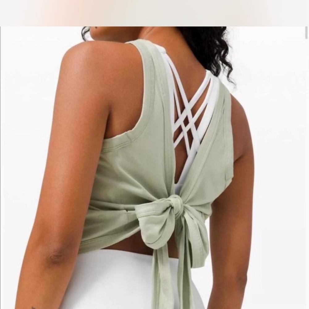 Lululemon it’s a tie tank size 4